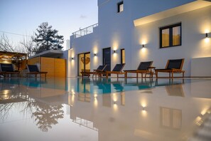 Outdoor pool - Villa Calma BOHO Style,family friendly, salt water Pool, large home (Kamilari Southcoast Heraklion)