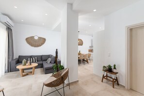 Smart TV, fireplace, books, offices - Villa Calma BOHO Style,family friendly, salt water Pool, large home (Kamilari Southcoast Heraklion)