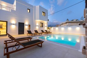 Outdoor pool - Villa Calma BOHO Style,family friendly, salt water Pool, large home (Kamilari Southcoast Heraklion)