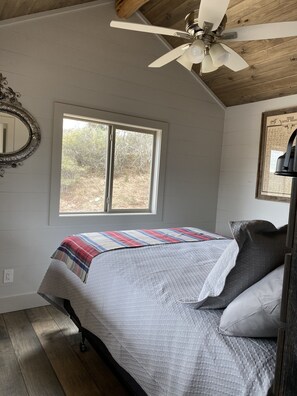 1 bedroom, desk, free WiFi - Couples Retreat Lakeside (Ingram)