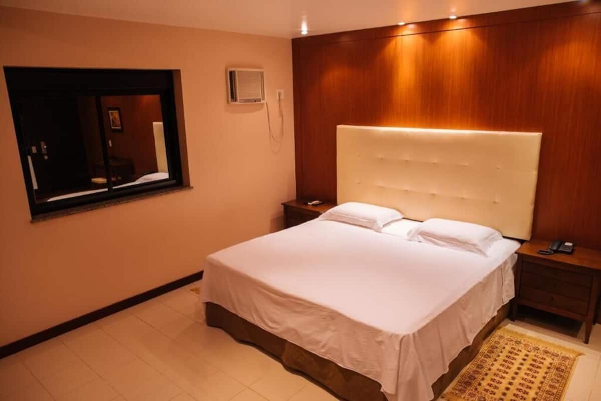 Deluxe kamer | Een minibar, geluiddichte muren, gratis wifi, beddengoed