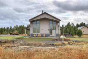 Exterior - Delightful Donnelly Cabin w/ Hot Tub & Great Views (Donnelly)