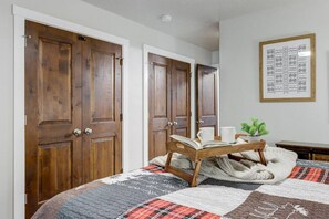 4 bedrooms, desk, iron/ironing board, travel cot