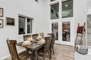 Dining - Delightful Donnelly Cabin w/ Hot Tub & Great Views (Donnelly)