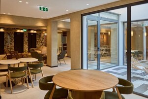 Smart TV, Netflix, películas de estreno, películas con cargo