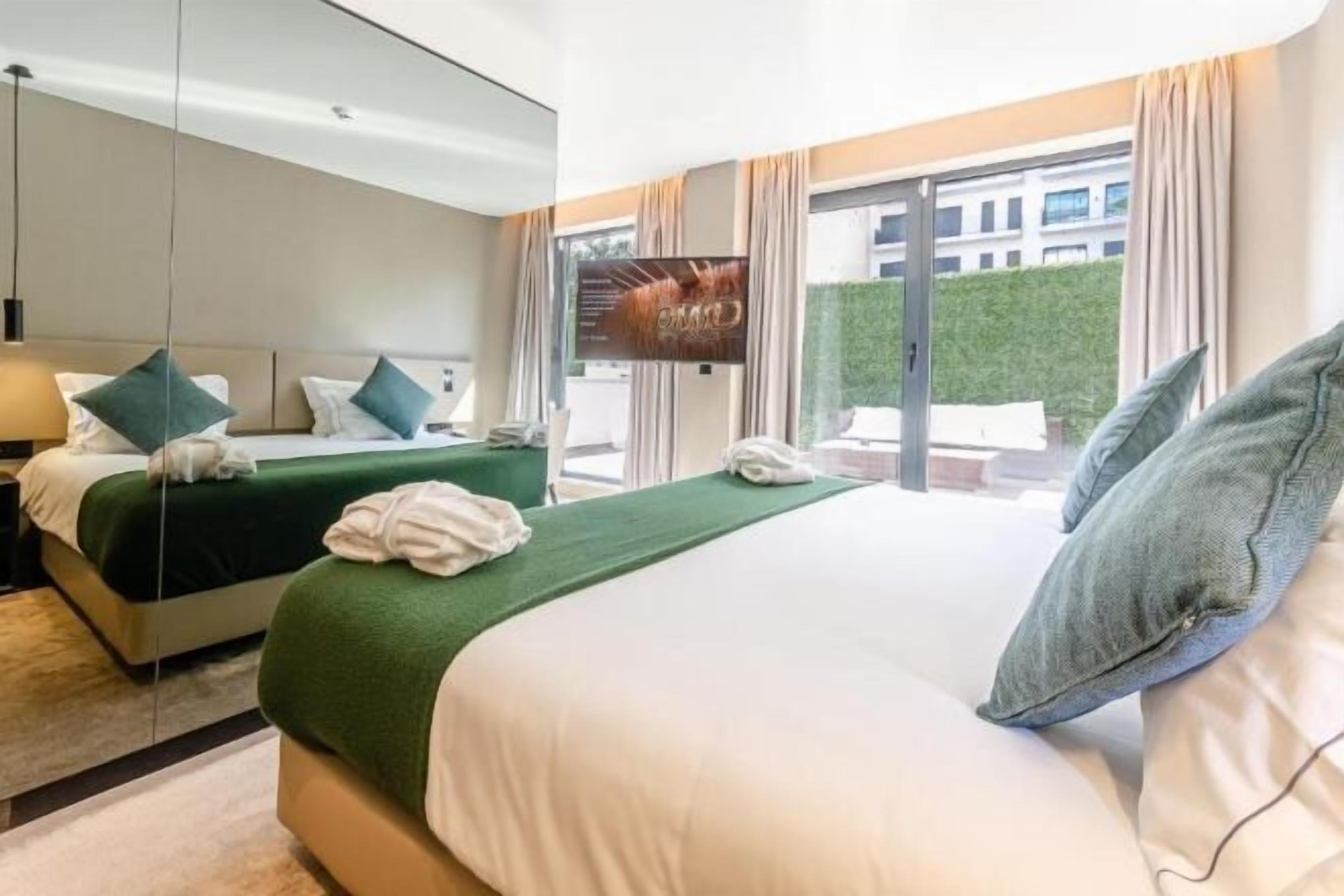 Literie de qualité supérieure, matelas mémoire de forme, minibar