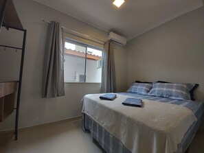 2 makuuhuonetta, silitysrauta/-lauta, ilmainen Wi-Fi, vuodevaatteet