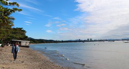 Curta Praia de Armação - Casa Girassol