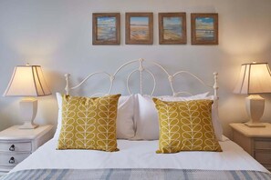 4 bedrooms, desk, iron/ironing board, WiFi