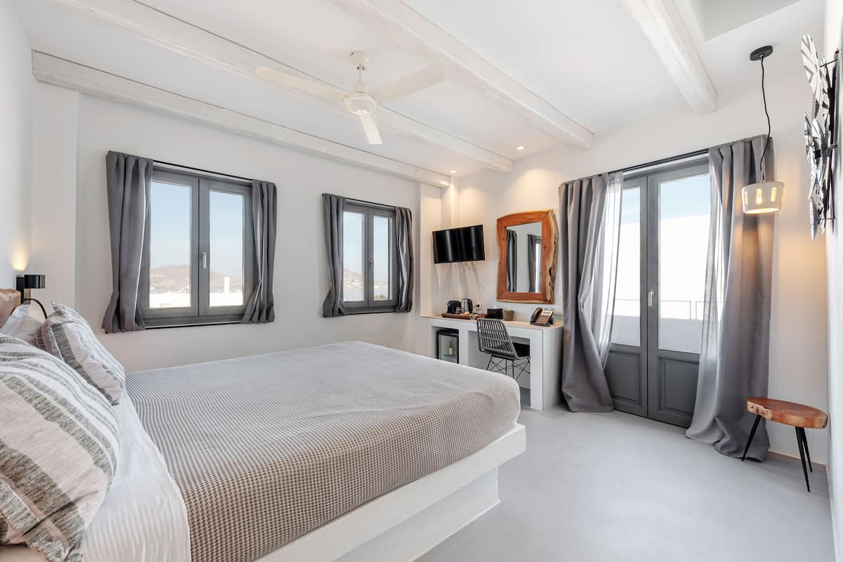 Junior Suite, Sea View | 1 bedroom, premium bedding, minibar, in-room safe