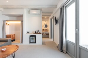 Familiesuite, sjøutsikt | Sengetøy av topp kvalitet, minibar, safe på rommet og skrivebord