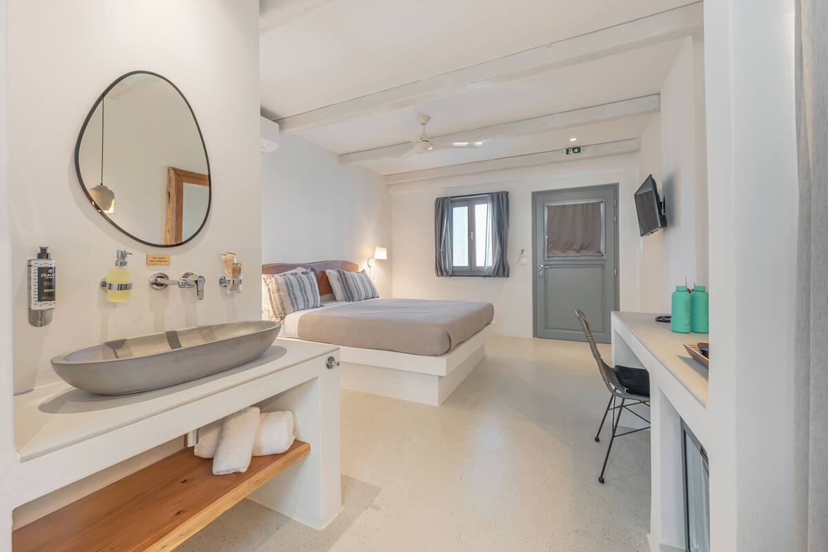Standard Suite, Partial Sea View