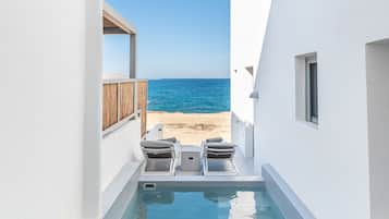 Suite, Private Plunge Pool, Sea View | Uitzicht vanaf balkon