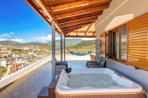 Penthouse Apartment | Bañera de hidromasaje