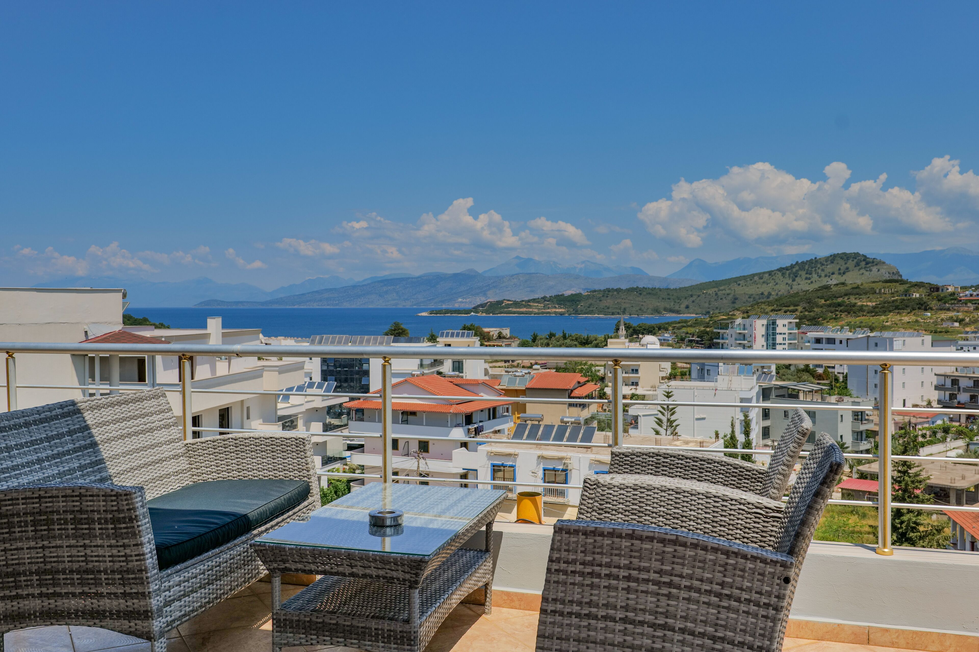 Superior Suite With Sea View | Living area | Smart TV