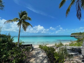 Beach nearby, sun loungers, beach towels - Pineapple Hideaway | Oleander Gardens (Gregory Town)