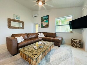 Smart TV, printers - Pineapple Hideaway | Oleander Gardens (Gregory Town)