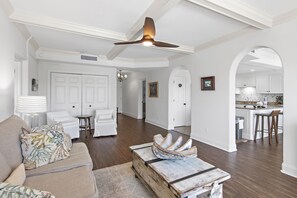 TV, books, video library - Gorgeous 3 bedroom 2 bath unit. Beachfront property! (Destin)