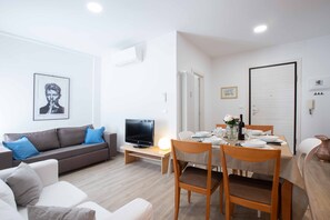 Standard Apartment, Multiple Beds (Anne Loren Al Mare) | Living room | Flat-screen TV, stereo - Anne Loren Al Mare (Alassio)