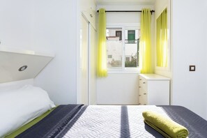1 habitación, tabla de planchar con plancha, wifi y ropa de cama 