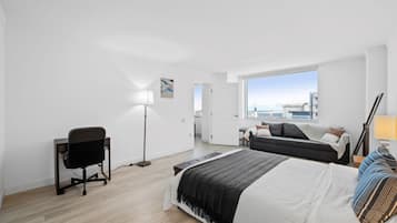 2 bedrooms, desk, iron/ironing board, WiFi