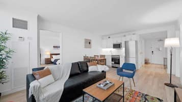 TV, Netflix, Hulu, streaming services