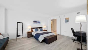 2 habitaciones, escritorio, tabla de planchar con plancha y wifi