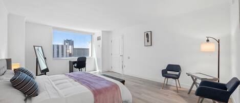 2 bedrooms, desk, iron/ironing board, WiFi