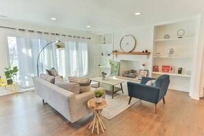 TV, fireplace, video games, stereo - Spacious Waterfront Atlantic City Living with Rec Room (Atlantic City)