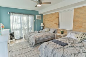 6 bedrooms, desk, iron/ironing board, travel cot