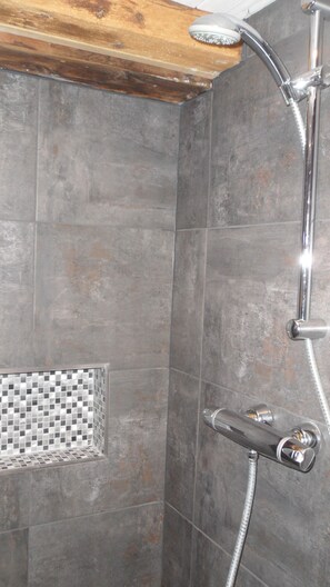 Haartrockner, Seife, Toilettenpapier