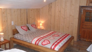 3 bedrooms, travel cot, Internet