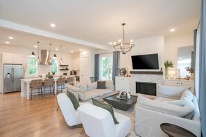 TV, lareira, escritórios