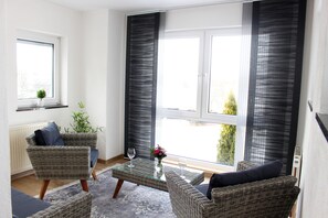 Smart TV, video games