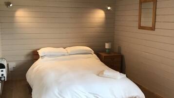 Chalet | 1 bedroom, iron/ironing board, free WiFi, bed sheets