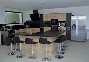 Micro-ondes, four, plaque de cuisson, lave-vaisselle