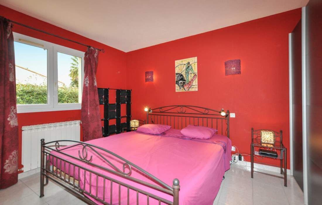 4 bedrooms, iron/ironing board, free WiFi