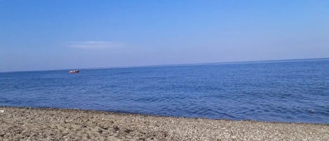 靠近海滩