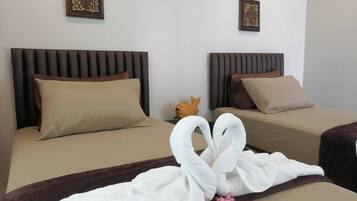 3 bedrooms, iron/ironing board, WiFi, bed sheets