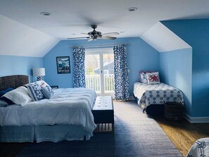 5 室のベッドルーム、デスク、インターネット、ベッドシーツ