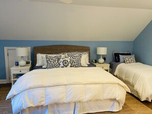 5 bedrooms, desk, Internet, bed sheets