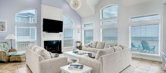 Stunning Beach Front Retreat in Galveston