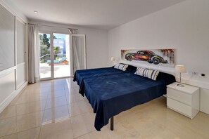 4 bedrooms, in-room safe, iron/ironing board, free WiFi
