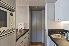 Frigorifero, microonde, forno, macchina per tè/caffè
