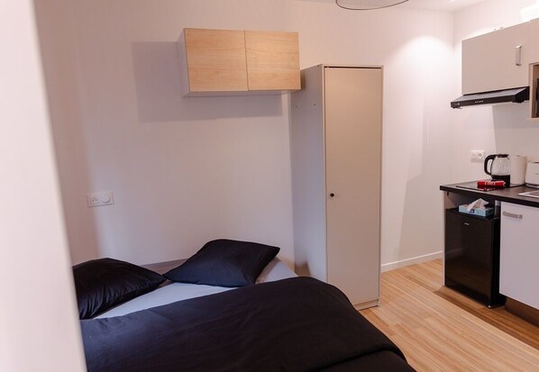 2 chambres, fer et planche à repasser, Wi-Fi gratuit, draps fournis