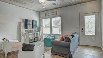 Flat-screen TV, Netflix, Hulu, streaming services
