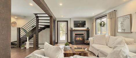 TV connectée, cheminée, jeux vidéo, baby-foot