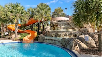 Piscine couverte, piscine extérieure