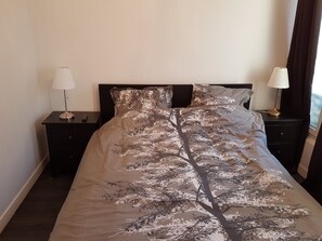 1 soverom, strykejern/-brett, wi-fi (inkludert) og sengetøy