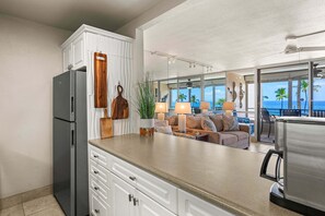 Interior - Panoramic Ocean Views, 150 Feet from Kamaole I Beach, Rooftop Deck, AC (Kihei)